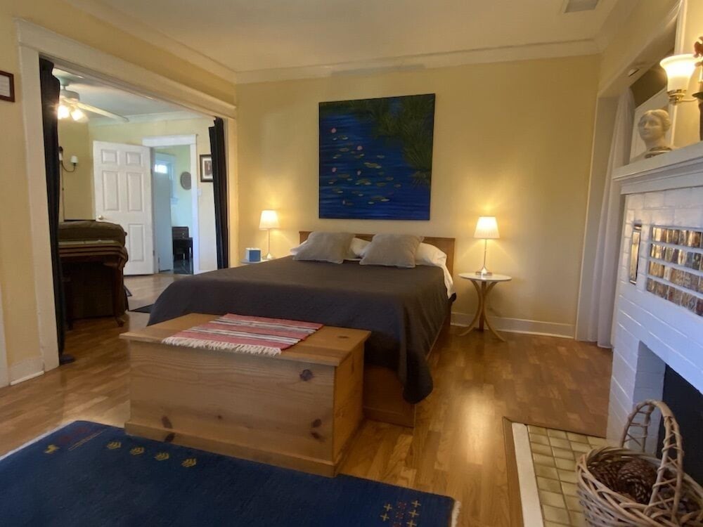 Deluxe Double Room, Ensuite (Sanborn House Guest Suite)