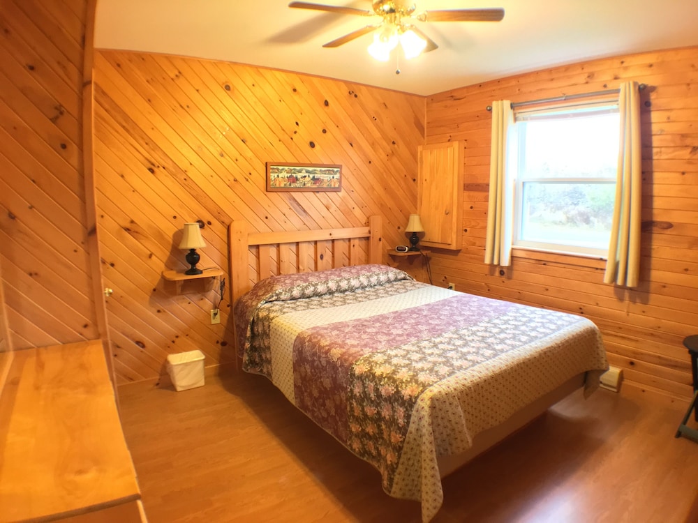 Cottage, 2 Queen Beds, Accessible, River View photo 1
