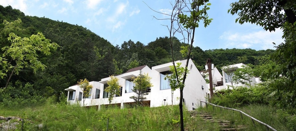 Garden Villa Suite (2 Pax Breakfast& Dinner /Facilities) Standard 2,Max 4 (KRW 68,000 Extra Person) photo 2