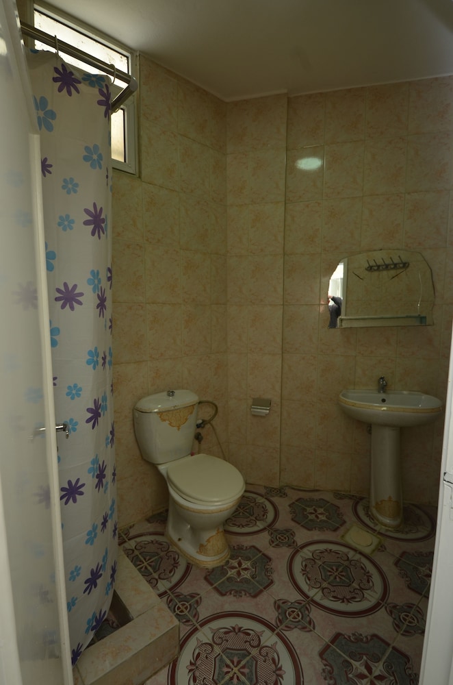 Twin Room, 2 Twin Beds, Shared Bathroom photo 2