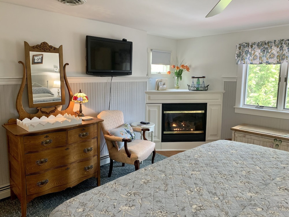 Deluxe Double Room, Ensuite, Mountain View (Room 1) photo 3