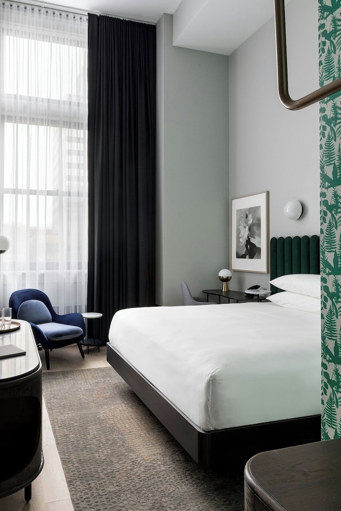 Deluxe Room, 1 King Bed, City View - Photo 1
