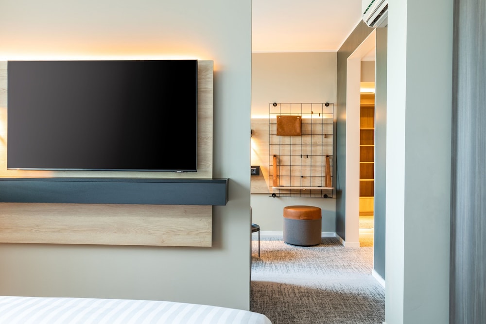 Family Room, 1 Queen Bed with Sofa bed