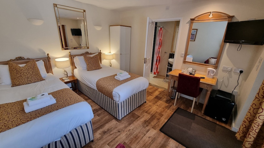 Double or Twin Room, Ensuite (Room 2/4) photo 3