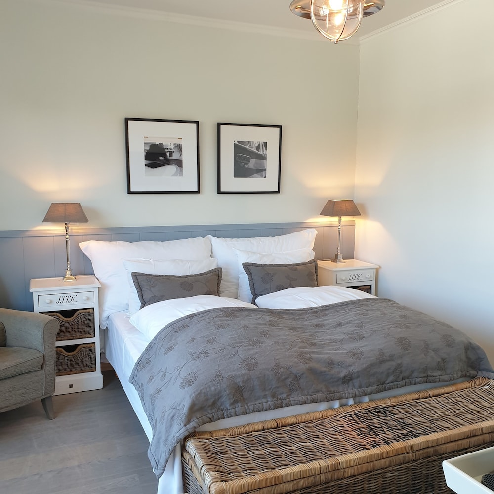 Superior Double Room, 2 Twin Beds, Partial Sea View photo 1