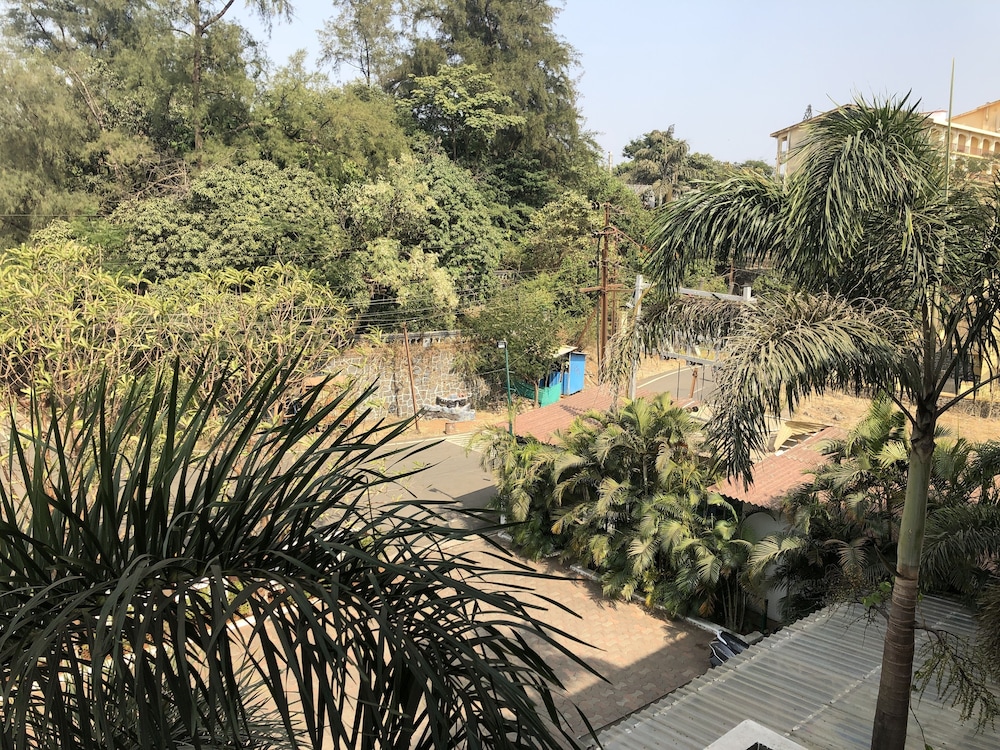 Deluxe Double Room, 1 Queen Bed, City View photo 3