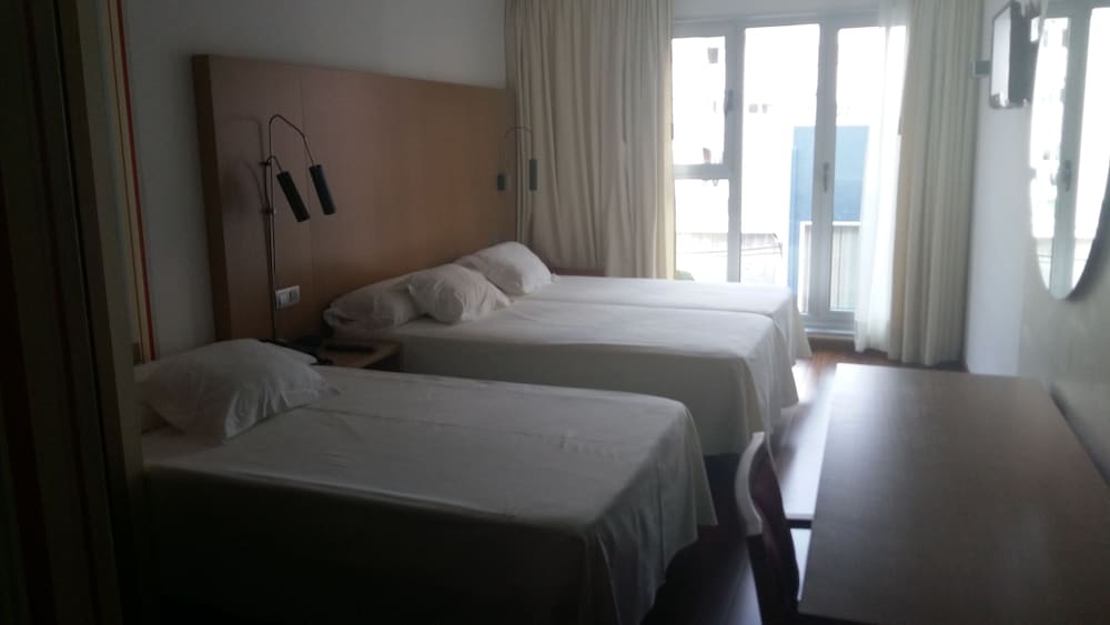 Triple Room, 2 Twin Beds photo 3