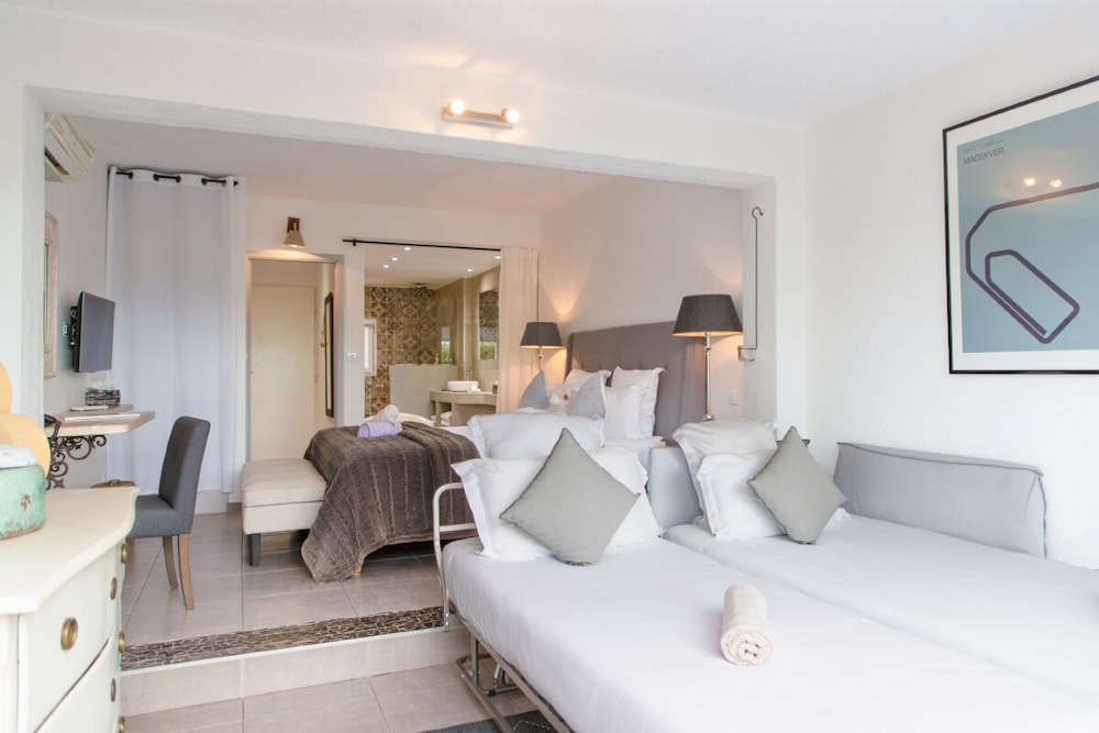 Grand Quadruple Room - Photo 2