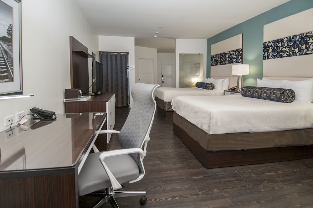 Standard Room, 2 Queen Beds - Photo 2