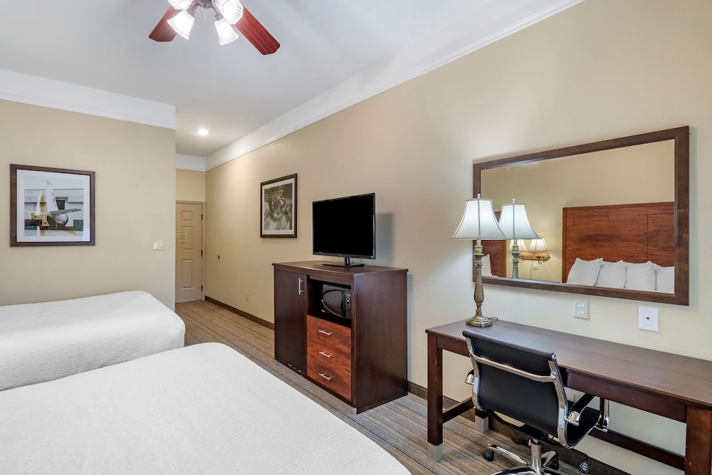 Standard Room, 2 Queen Beds, Accessible, Bathtub photo 1