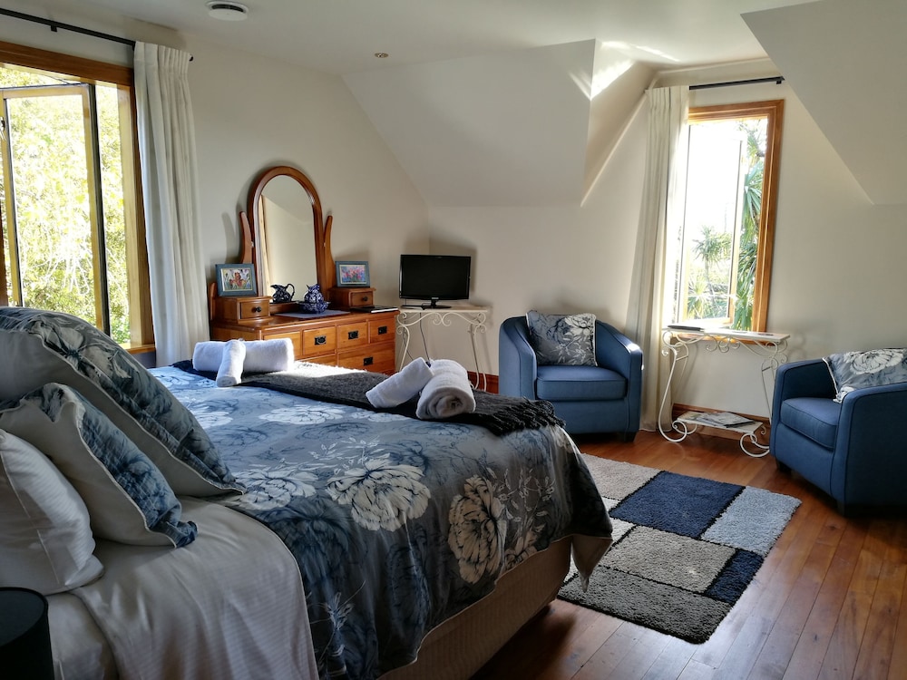 Standard Room, 1 King Bed photo 1