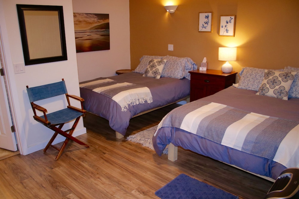 Deluxe Quadruple Room, 2 Double Beds, Private Bathroom