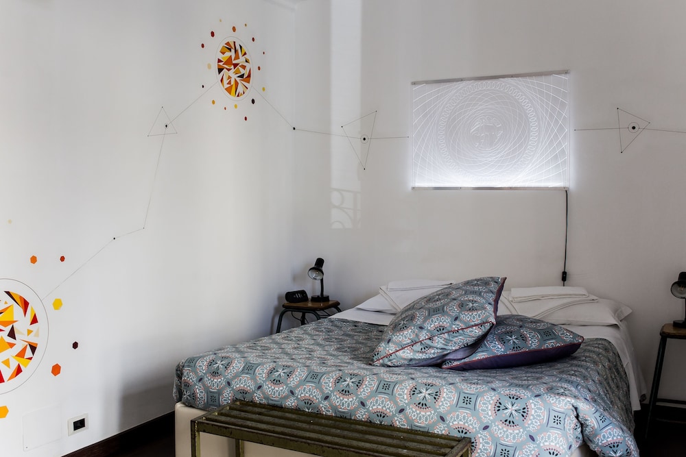 Classic Double Room, 1 Queen Bed, Private Bathroom, City View photo 1