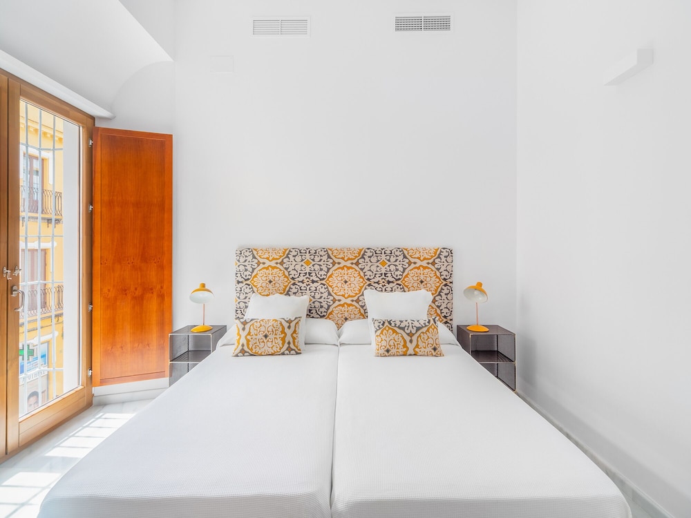3 Bedroom Apartment with Sofa Bed - Photo 5