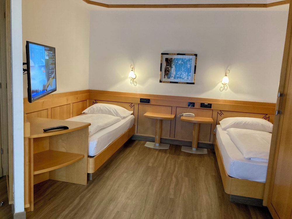 Classic Twin Room