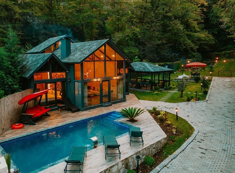 Luxury Villa, Private Pool, Garden Area
