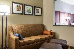 Queen Suite with Two Queen Beds and Sofa Bed photo 1