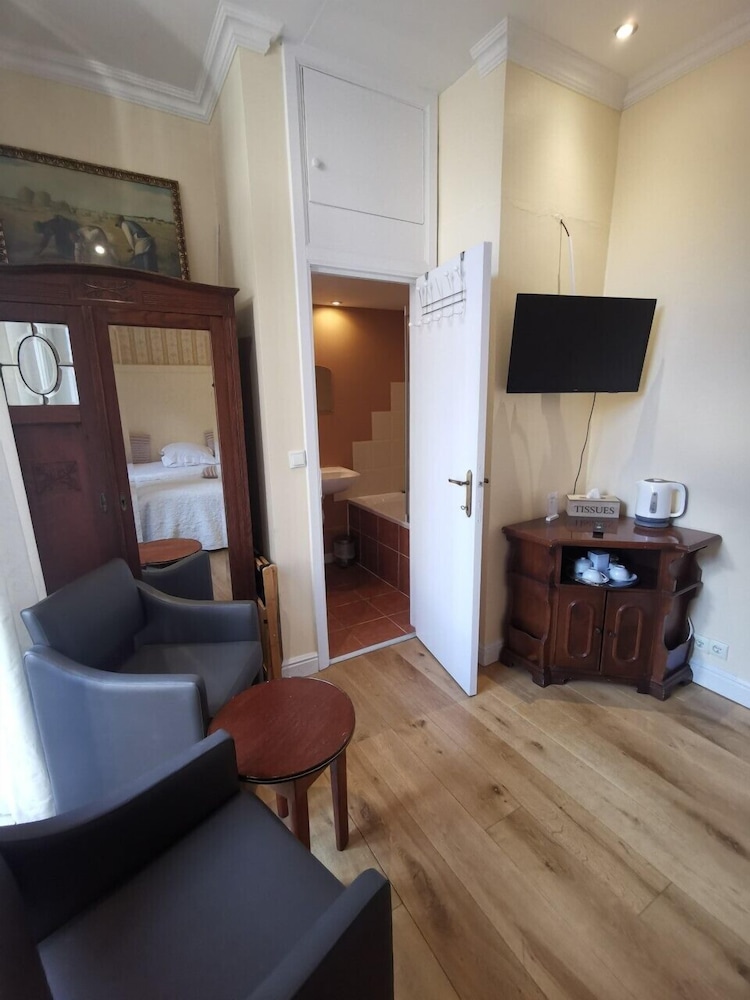 Standard Double Room photo 2