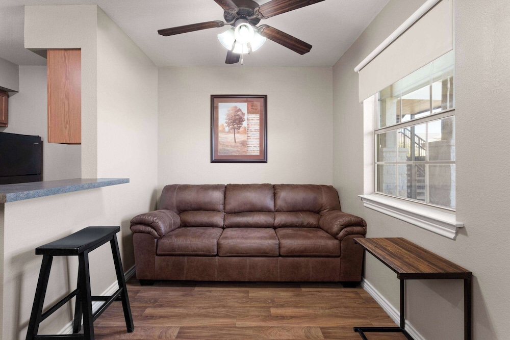 Suite, 1 Bedroom, Non Smoking photo 2