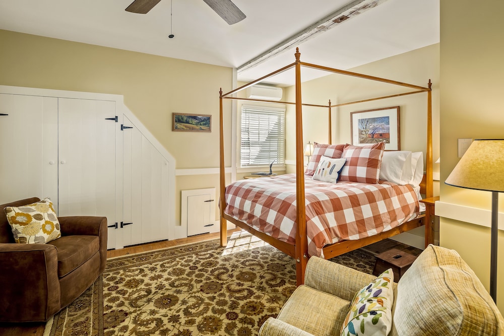 Deluxe Double Room, 1 Queen Bed, Garden View
