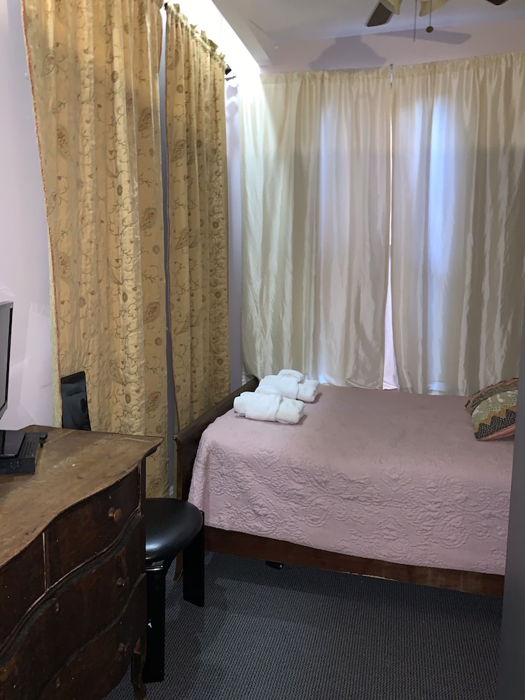 Standard Double Room, Ensuite (James Baldwin) photo 3