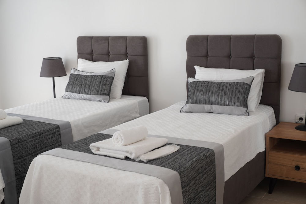 Standard Twin Room - Photo 3