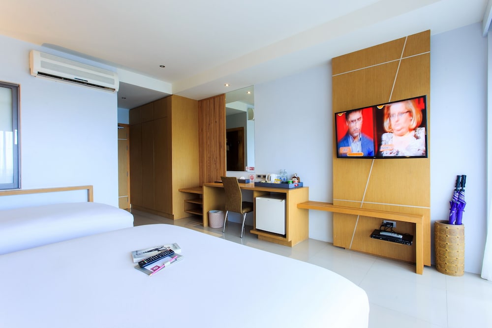 Deluxe Room, Balcony - Photo 11