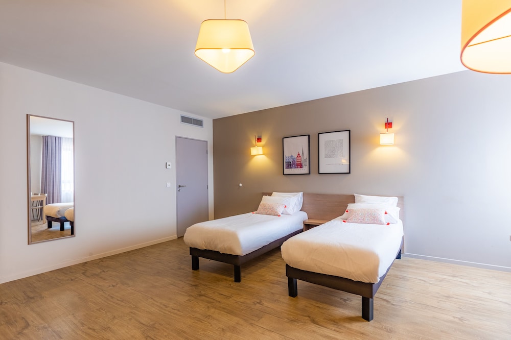 Superior Studio, 2 Twin Beds - Photo 2