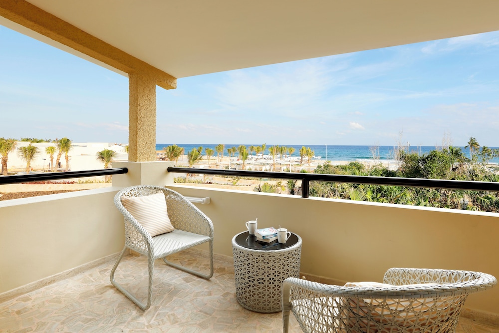 Junior Suite Poolside Ocean View