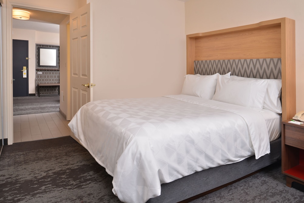 Standard Room, 1 King Bed, Accessible (Mobility, Accessible Tub) - Photo 2