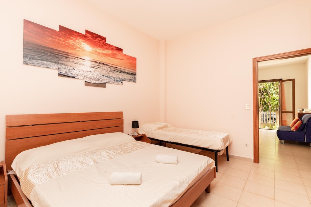 Family Apartment, Multiple Bedrooms (Bilo Danilo Few Minutes From Sea)