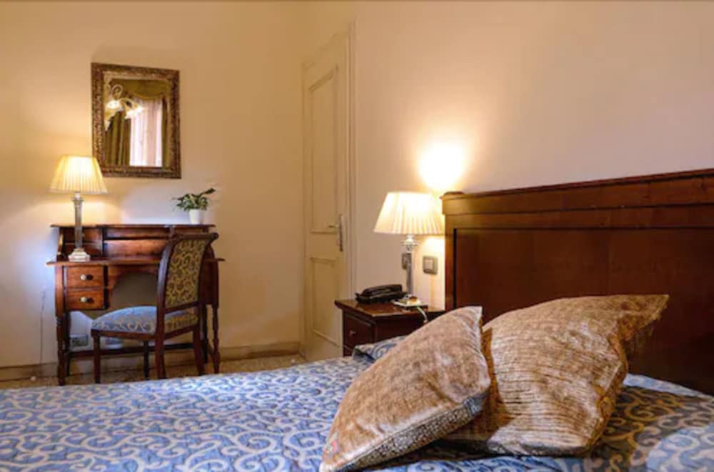 Classic Double or Twin Room thumbnail 5