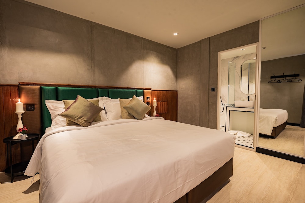 Deluxe Double Room, Private Bathroom photo 3