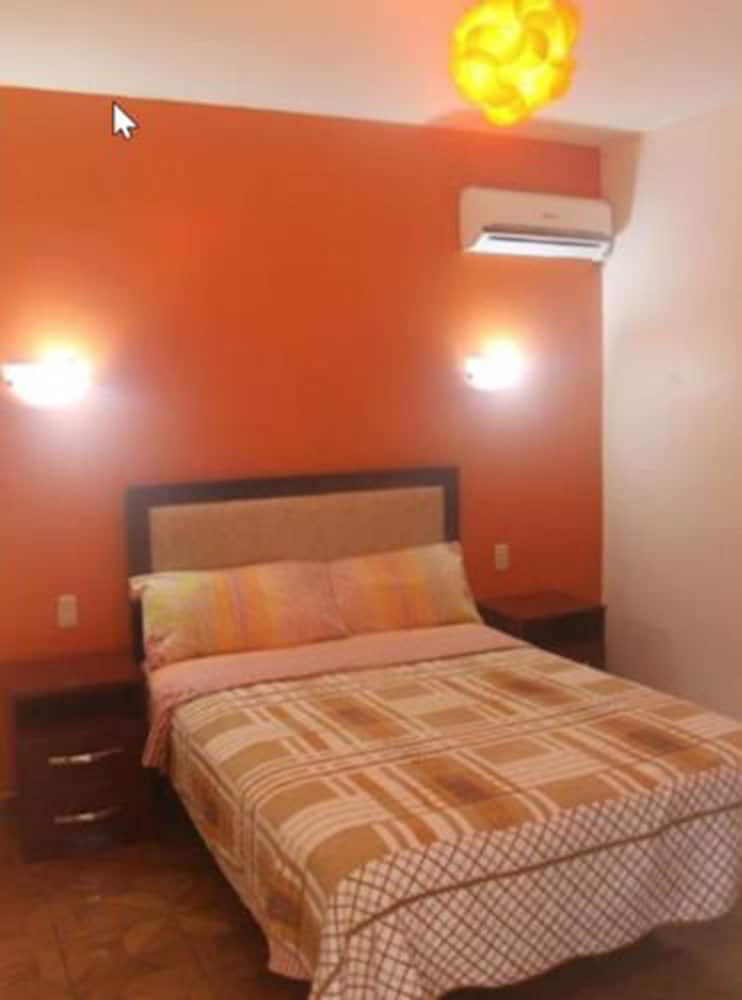 Family Room, Multiple Beds, Private Bathroom (Aircon) photo 1