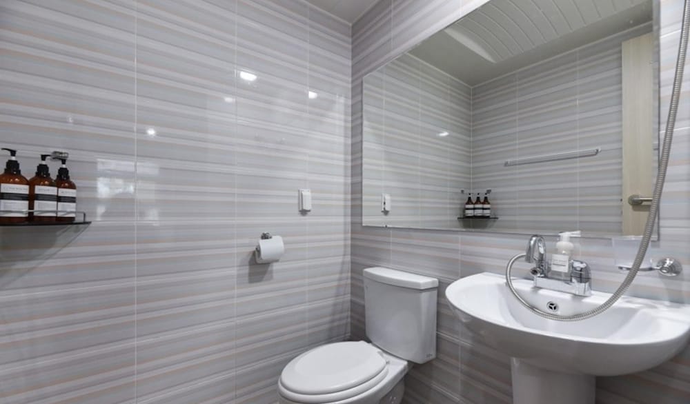 Room (8-person two-room No 203)