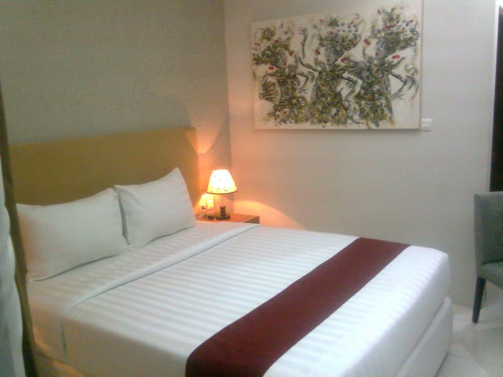 Deluxe Room, 1 King Bed, Non Smoking, City View photo 2