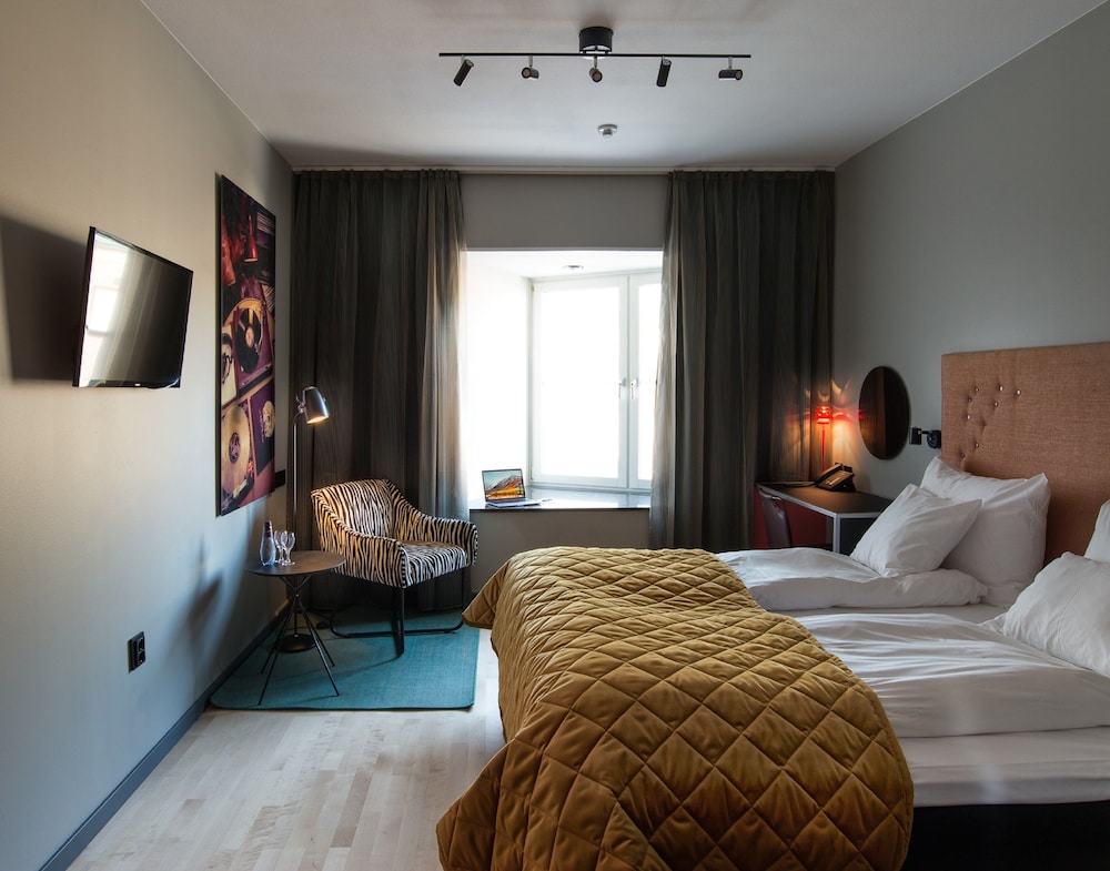 Standard Twin Room - Photo 2