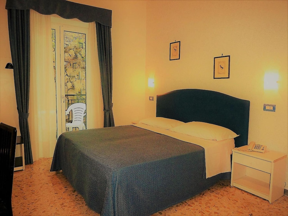 Economy Double Room, Balcony without view photo 3