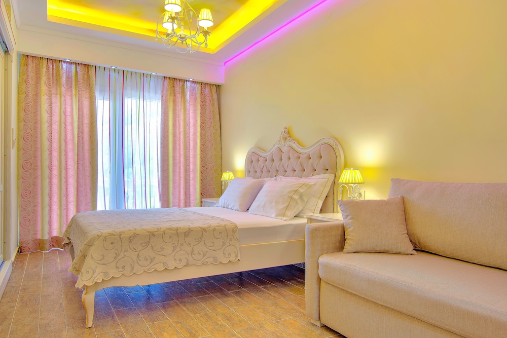Deluxe Room - Photo 21