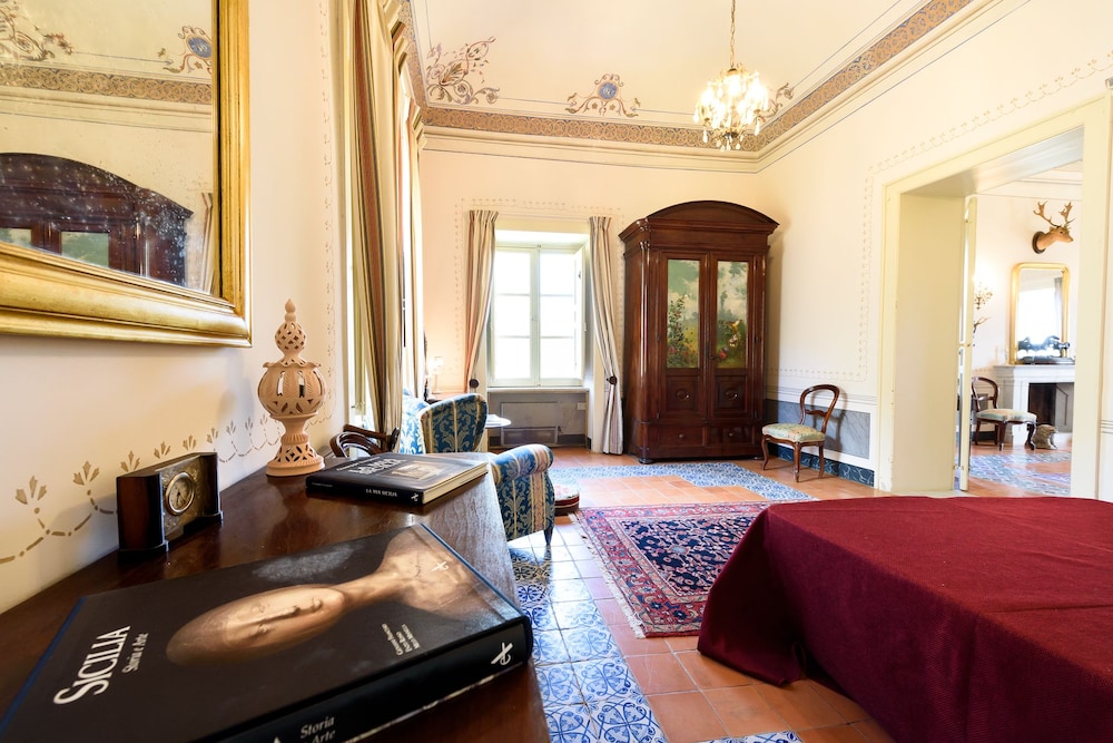 Superior Suite, 1 Queen Bed, Hill View, Tower photo 1