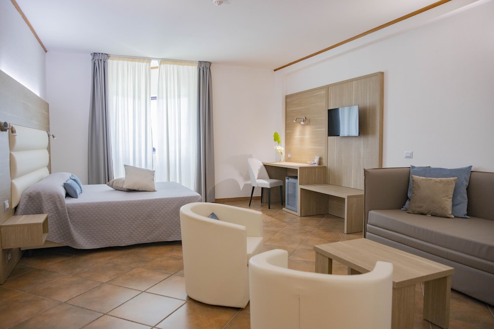 Family Triple Room - Photo 1