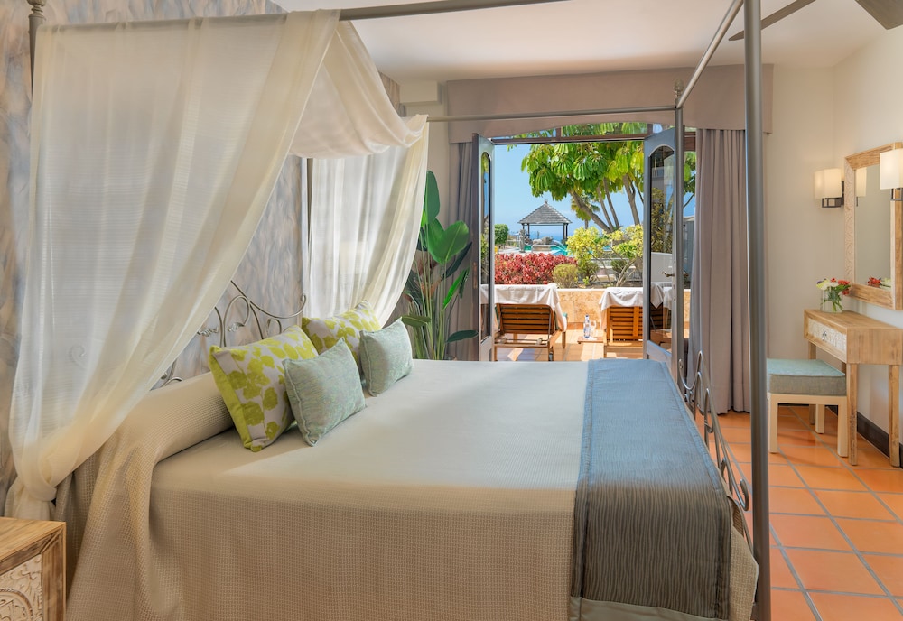 Apartment, 2 Bedrooms, Pool Access (Suite 4 Adults) - Photo 1