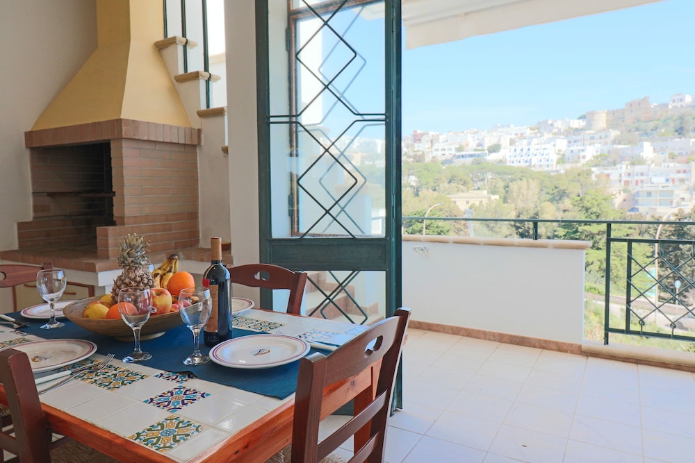 House, 3 Bedrooms, Smoking, Balcony photo 3