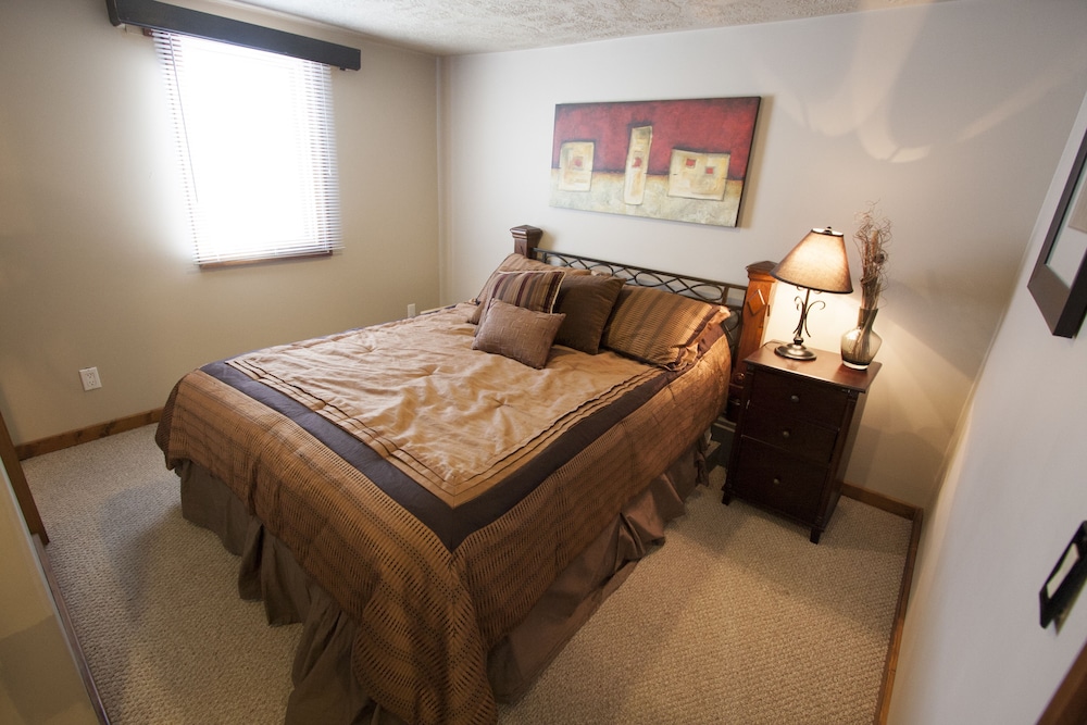 Suite, 2 Bedrooms, Accessible photo 1