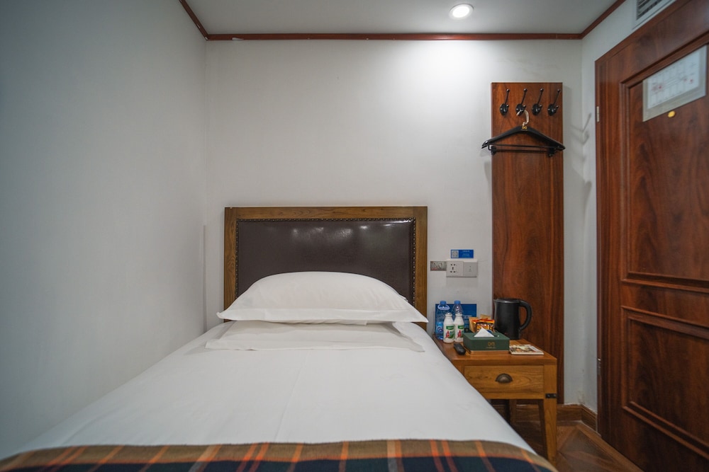 Elegant Single Room (No Window)