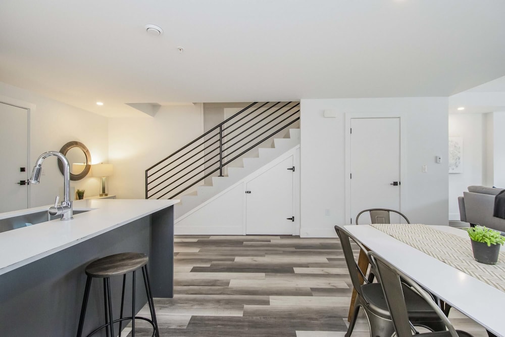 Luxurious 3 Bedroom Brand NEW Town House, 사진 25