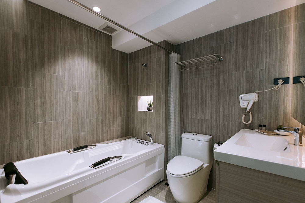 Grand Deluxe With Jacuzzi photo 3