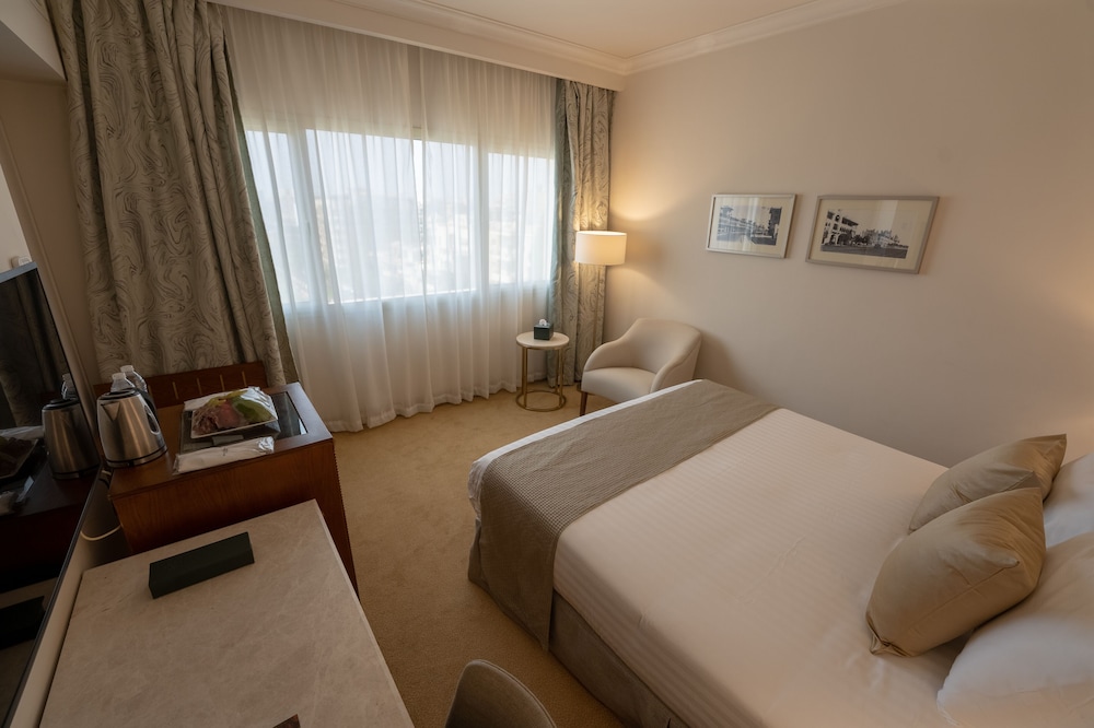 Superior Classic Double or Twin Room thumbnail 5