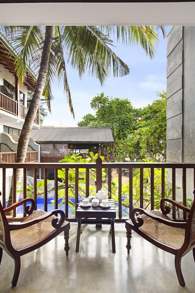 Deluxe Triple Balcony side seaview photo 3