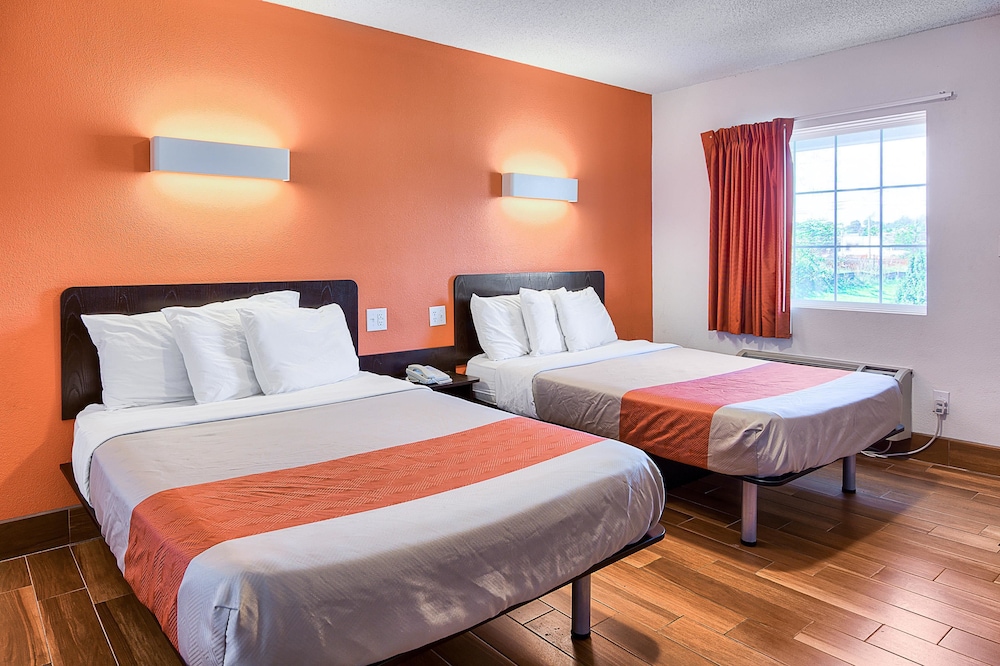 Deluxe Room, 2 Double Beds, Non Smoking, Refrigerator & Microwave photo 2